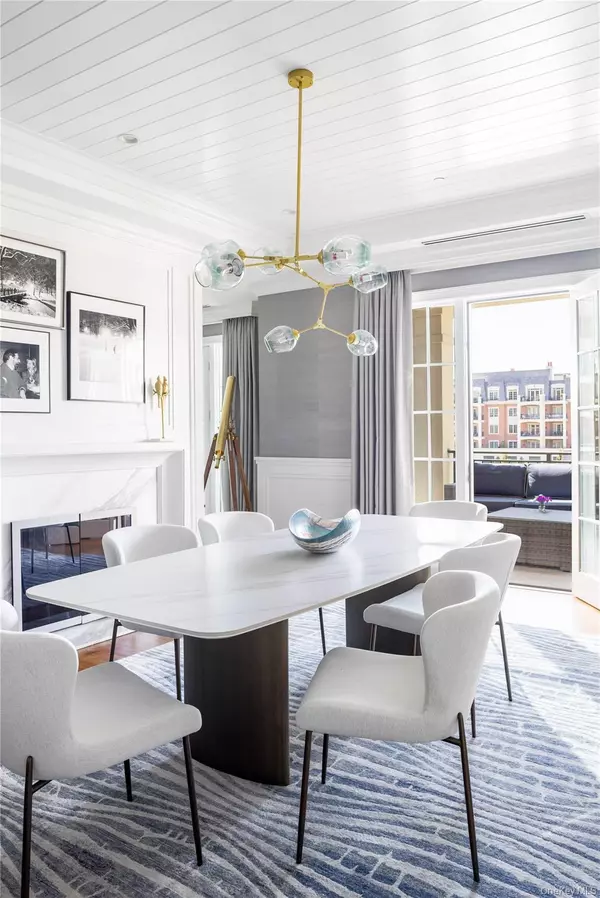 North Hills, NY 11040,2000 Royal CT #2105/2103