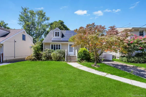 11 Todd CT, Huntington Station, NY 11746