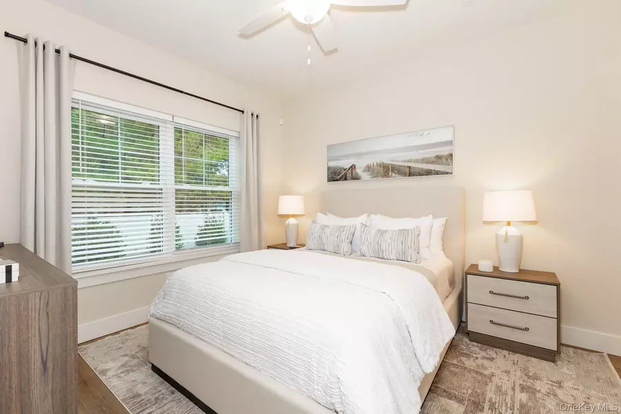 266 Farmingdale RD #111, West Babylon, NY 11704