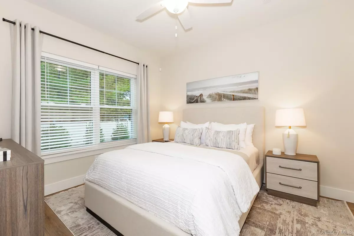 West Babylon, NY 11704,266 Farmingdale RD #111