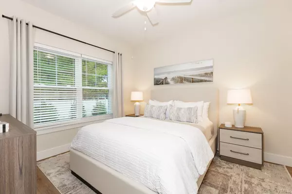 266 Farmingdale RD #111, West Babylon, NY 11704