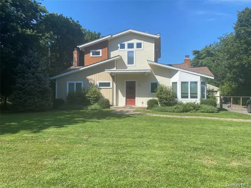 19 W End AVE, East Quogue, NY 11942