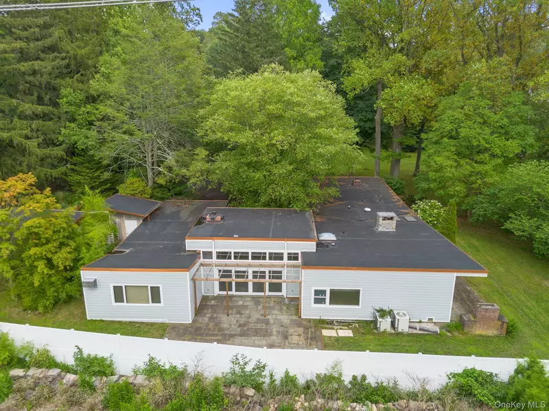 36 Crosshill RD, Hartsdale, NY 10530