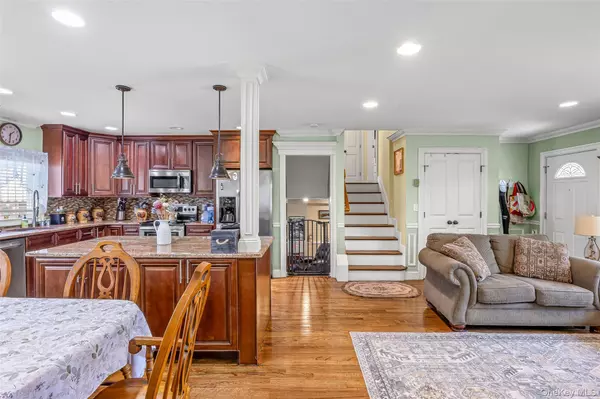 Massapequa, NY 11758,5 Webster AVE