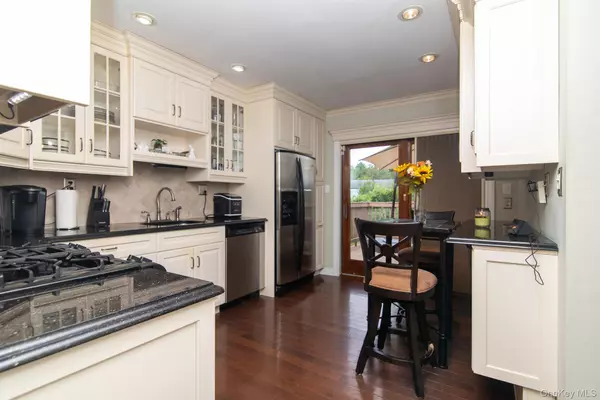 Washingtonville, NY 10992,3 Continental LN