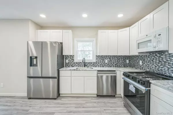 Patchogue, NY 11772,64 Highland AVE