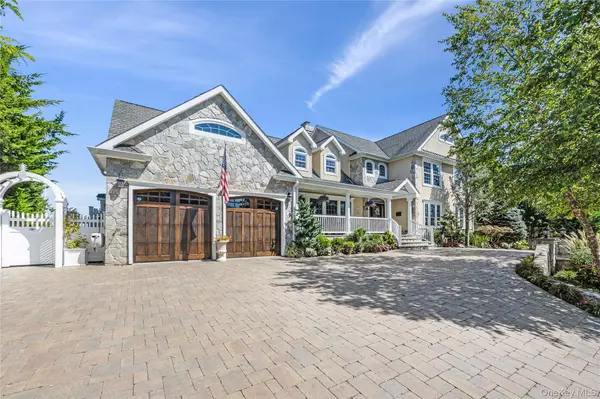 Massapequa, NY 11758,266 E Shore DR