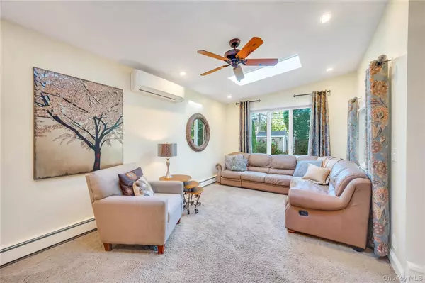 Hicksville, NY 11801,99 Lantern RD