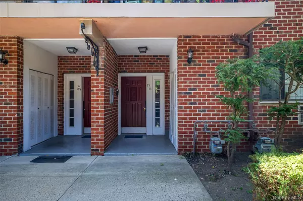 Fresh Meadows, NY 11365,7111 Sutton PL #3