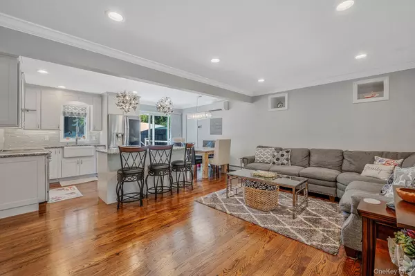East Quogue, NY 11942,8 Paynes LN