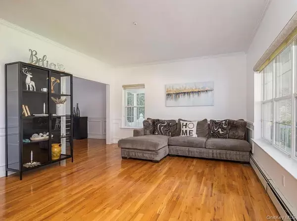 Smithtown, NY 11754,27 Enchanted Forest RD