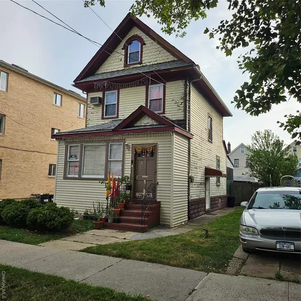 10326 118th ST, Richmond Hill, NY 11419