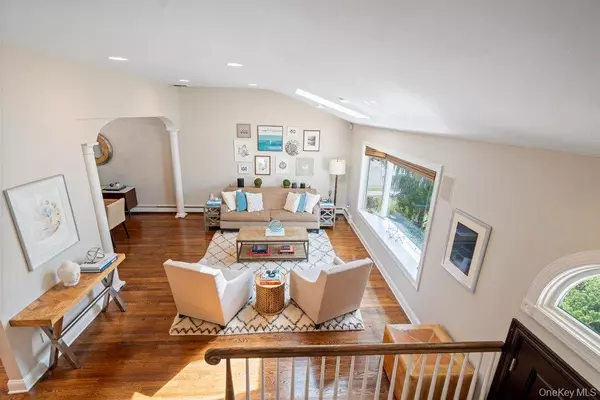 Jericho, NY 11753,2 Flower LN