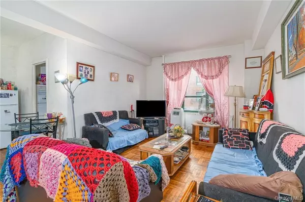 1501 Metropolitan AVE #6C, Bronx, NY 10462