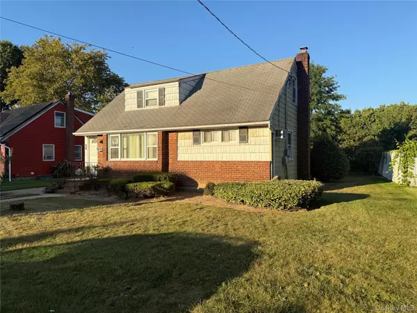 East Meadow, NY 11554,935 Winthrop DR