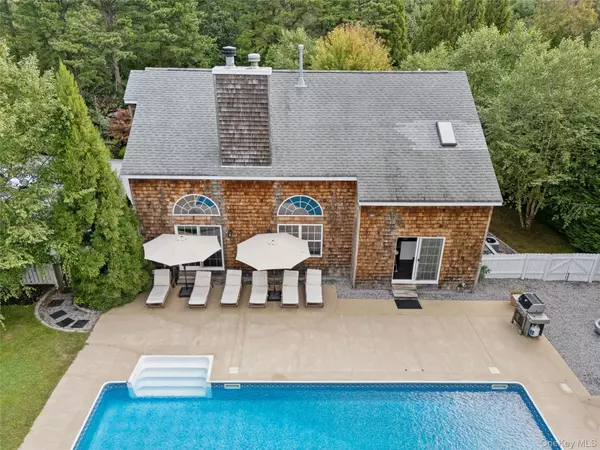 Hampton Bays, NY 11946,138 North RD