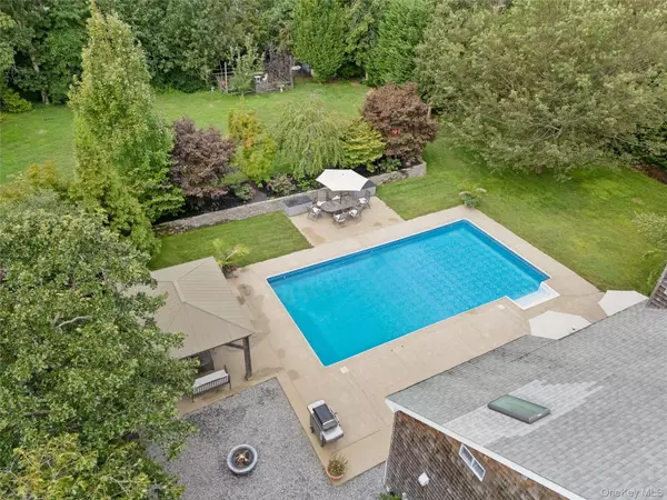 Hampton Bays, NY 11946,138 North RD
