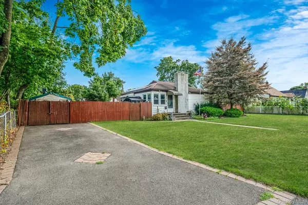Central Islip, NY 11722,30 Oakdale AVE