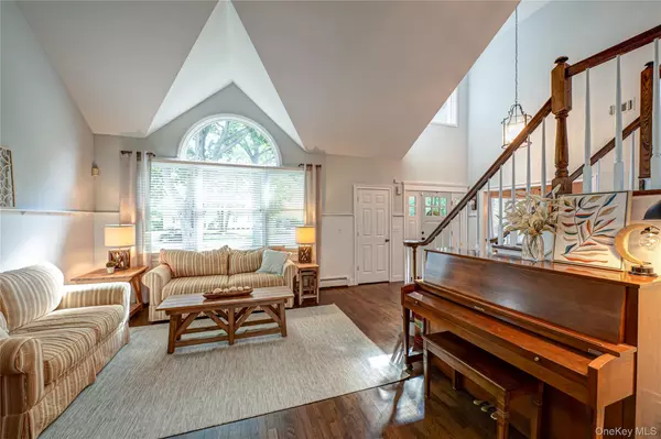 Saint James, NY 11780,12 Annemarie DR