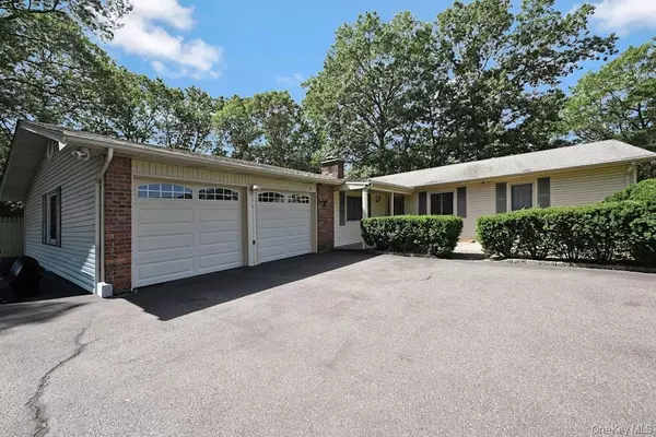 Dix Hills, NY 11746,61 Seward DR