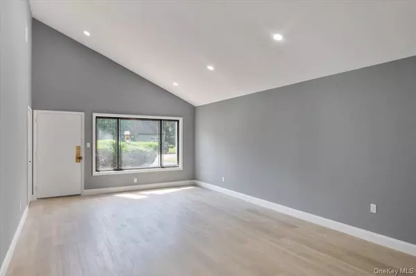 Coram, NY 11727,5 Folsom LN