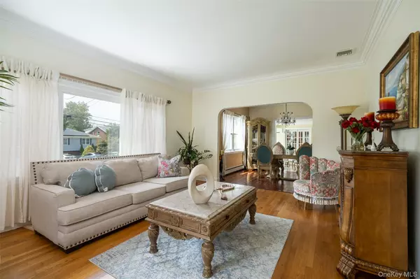 Pelham, NY 10803,982 Split Rock Road