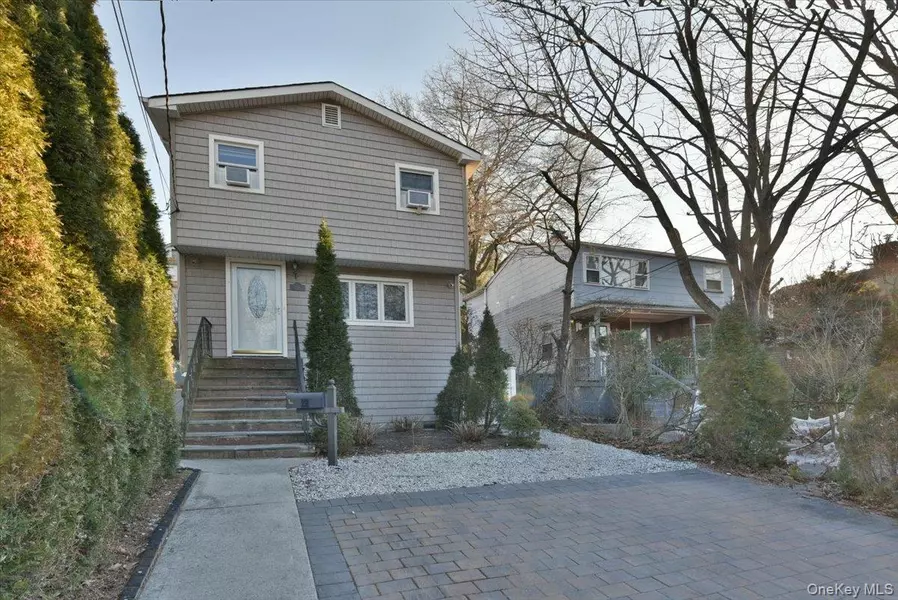 28 Charles ST, Port Washington, NY 11050