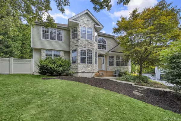 Smithtown, NY 11787,22 Whispering Woods DR