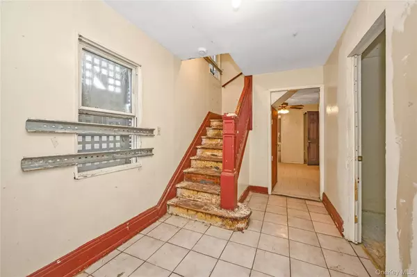 Roosevelt, NY 11575,20 E Roosevelt AVE
