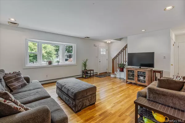 Huntington, NY 11743,3 Massey CT