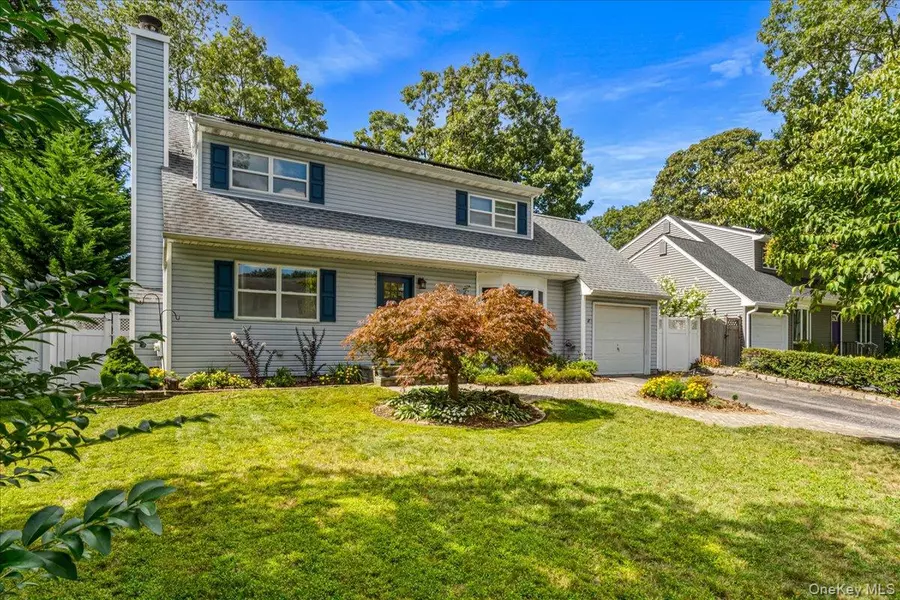 3 Massey CT, Huntington, NY 11743