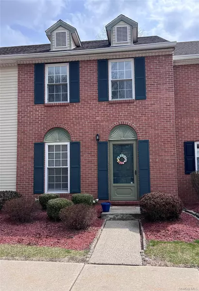 22 Yorkshire TER, Washingtonville, NY 10992