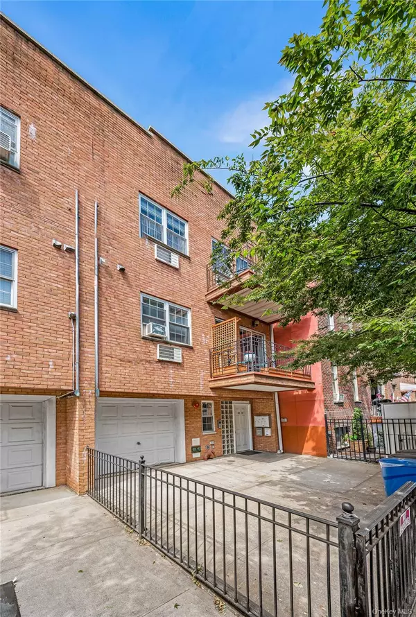 Astoria, NY 11106,35-30 10 ST