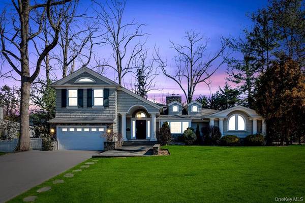 Great Neck, NY 11020,3 School House LN