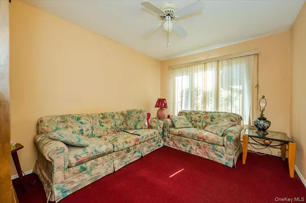 Inwood, NY 11096,10 Meadow RD