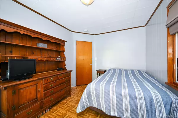 Flushing, NY 11365,16471 Underhill AVE