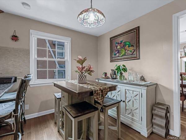 Yonkers, NY 10710,33 Berkshire RD