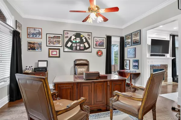 Westbury, NY 11590,65 Oriole WAY