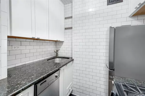 New York (manhattan), NY 10022,40 Sutton PL #3G