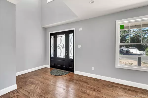 West Babylon, NY 11704,23 Fulton ST