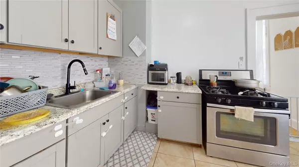 Yonkers, NY 10704,209 Lincoln AVE