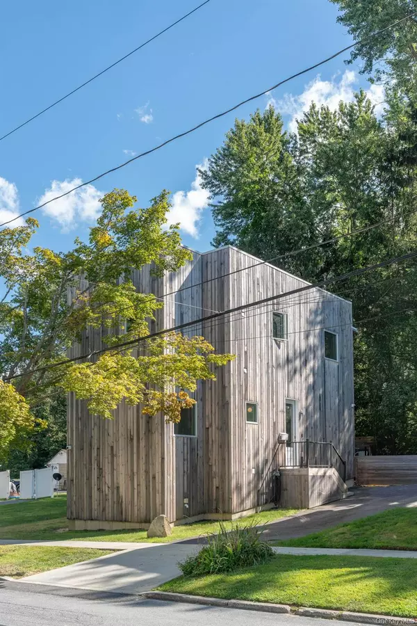 6 Glenwood AVE, Poughkeepsie, NY 12603