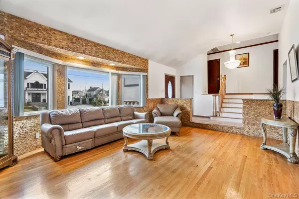 East Rockaway, NY 11518,51 Davison AVE