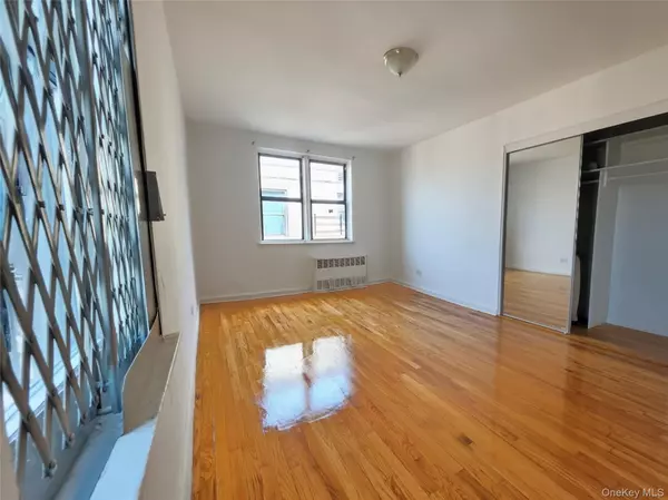 Bronx, NY 10458,2640 Marion AVE #6H