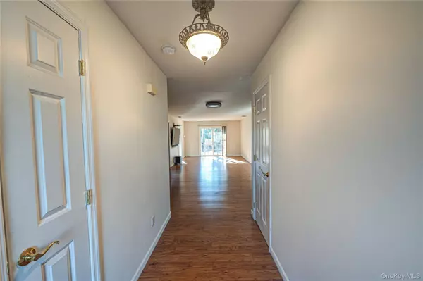 Melville, NY 11747,1113 Savoy DR