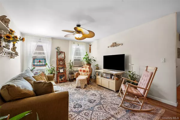 Rockville Centre, NY 11570,200 N Village AVE #E-8