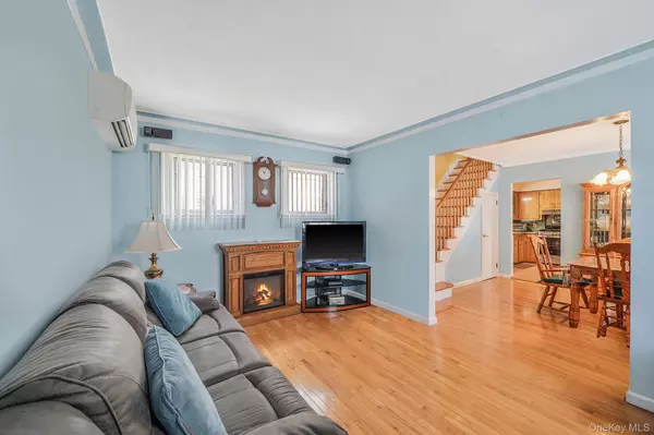 Floral Park, NY 11001,256-12 87th RD