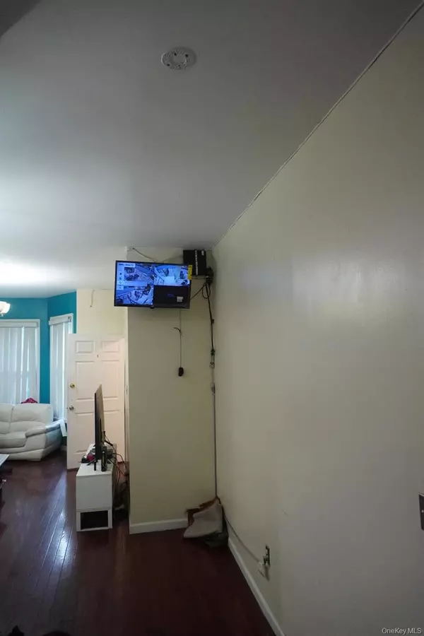 Bronx, NY 10456,1384 Clinton AVE
