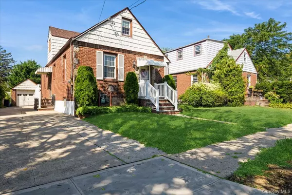 68 Fairfield ST, Valley Stream, NY 11581