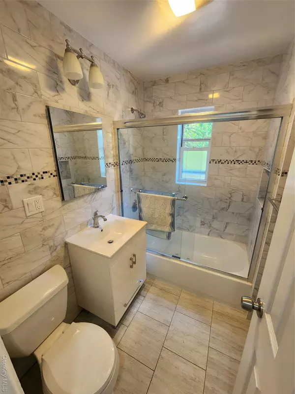 Middle Village, NY 11379,6270 82nd ST